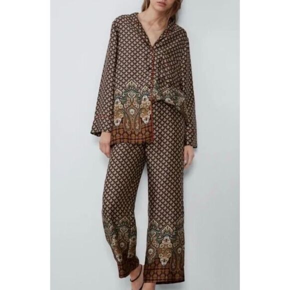 ✨ZARA PRINTED SZ MEDIUM SHIRT WITH PIPING✨ - Picture 3 of 7